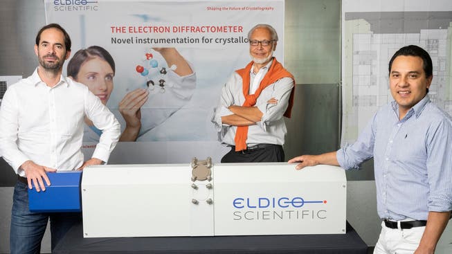 Eldico-Gründer Gebhardt, Hovestreydt und Santiso-Quinones (von links) posieren stolz mit ihrer Erfindung.