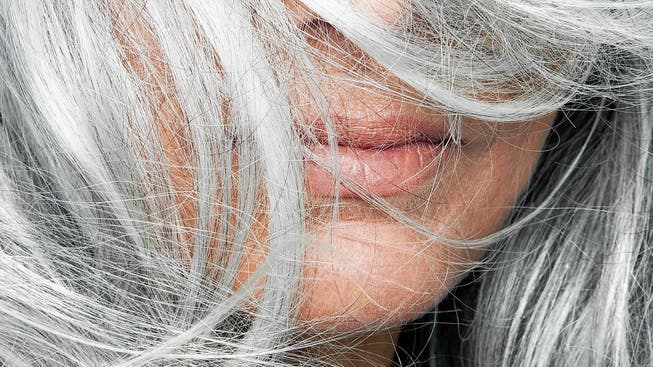 Haare männer graue färben „Granny Look“: