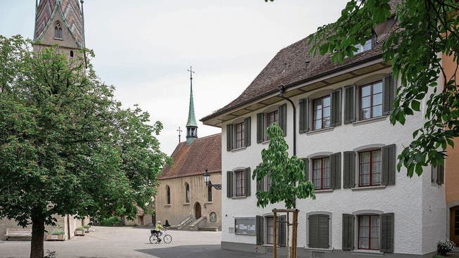 Zeuge des Badener Stifts: Das Chorherrenhaus, mit Stadtkirche und Sebastianskapelle.