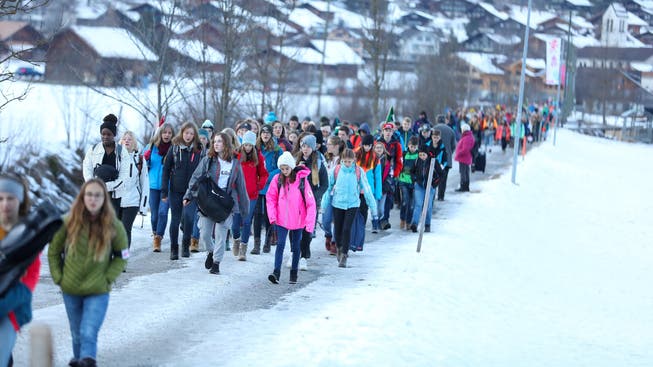 Die Jugendlichen dürfen sich auf eine Woche Ski- und Snowboardfahren in Lenk freuen.