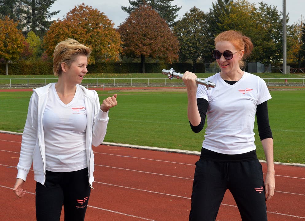 Michaela Fit trainiert Milena Haller im Kleinholz-Leichtathletikstadion.