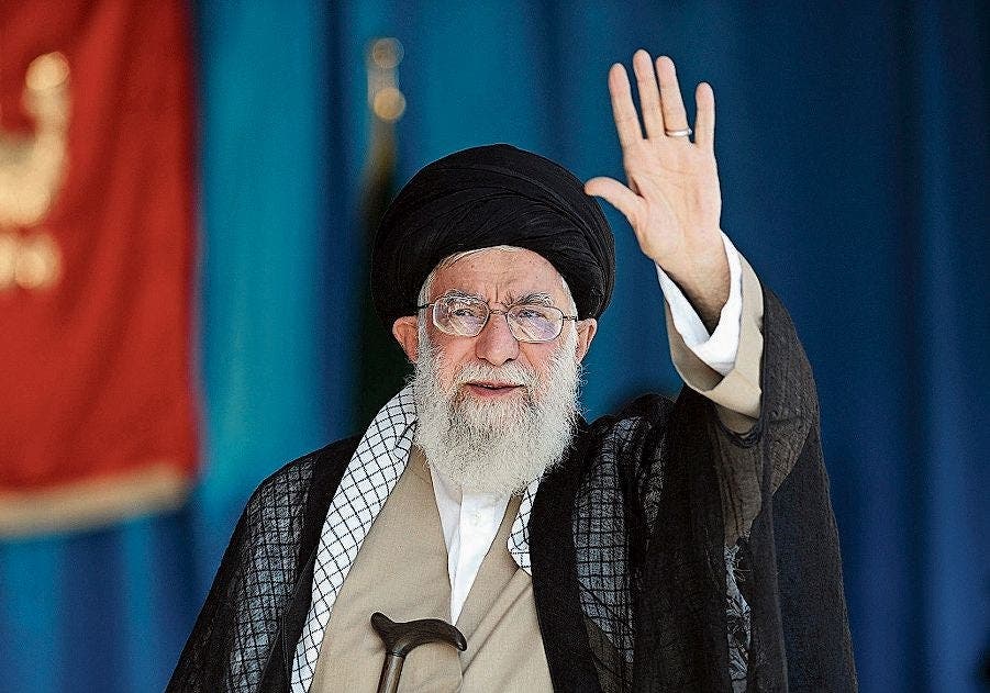 Revolutionsführer Ali Khamenei hing Verschwörungen an.