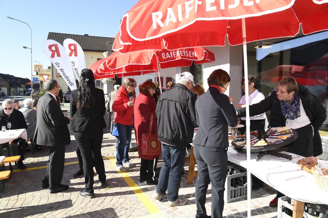 Impressionen von der Eröffnung der Raiffeisenbank in Birmenstorf.
