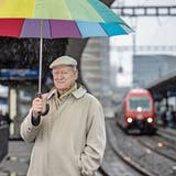 Er findet überall Spannendes: Wir trafen Schriftsteller Franz Hohler am Bahnhof Oerlikon