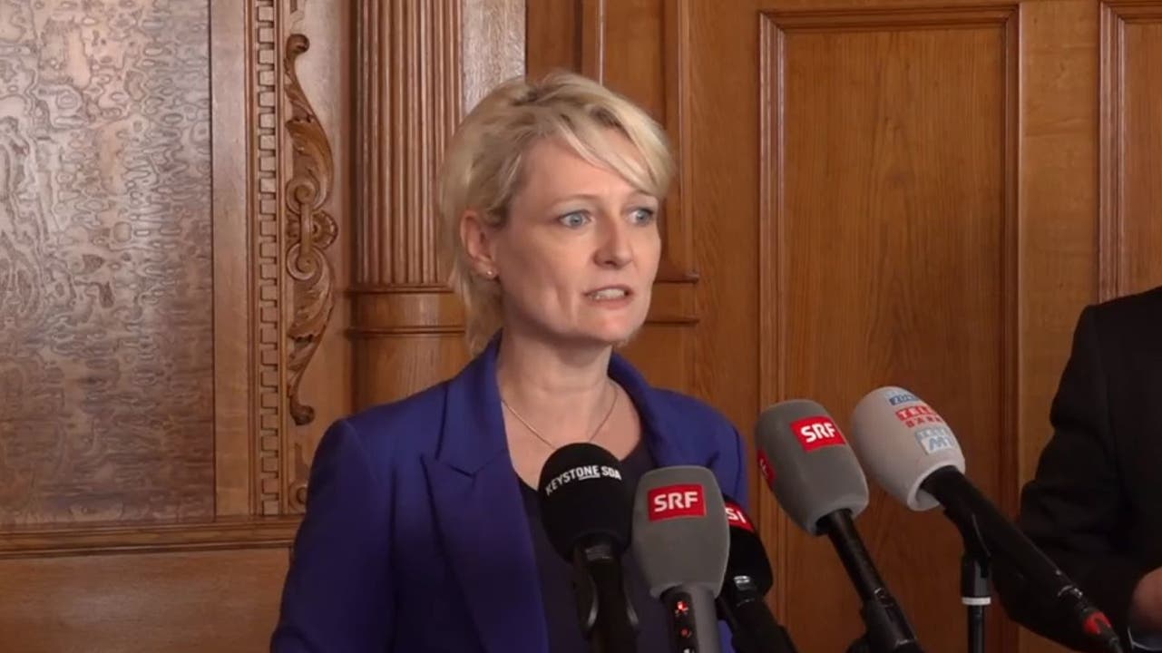 Nationalratspräsidentin Isabelle Moret informiert über Corona-Virus-Massnahmen im Bundeshaus.