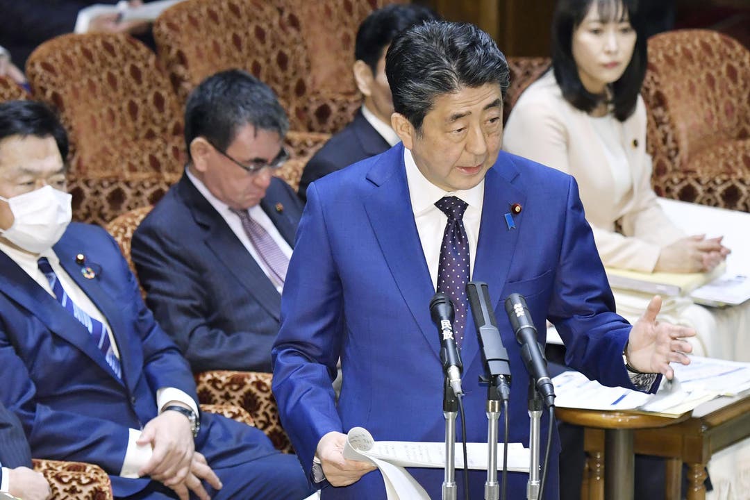 Japans Premierminister erklärt am 23. März vor dem Parlament, dass eine Verschiebung der Olympischen Spiele in Frage kommt.