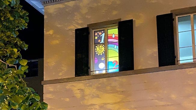 Im Dezember 2020 sollen neue Bilder die Fenster der Dietiker Bibliothek zieren. Der Stadtverein hat ein entsprechendes Projekt gestartet.