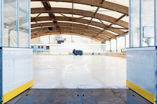 Der Eishockeybetrieb auf der Urdorfer Weihermatt steht derzeit still. Die Kinder sollen aber bald wieder aufs Eis zurückkehren.