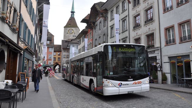 Der Bus bleibt vorerst in der Aarauer Altstadt. (Archivbild)