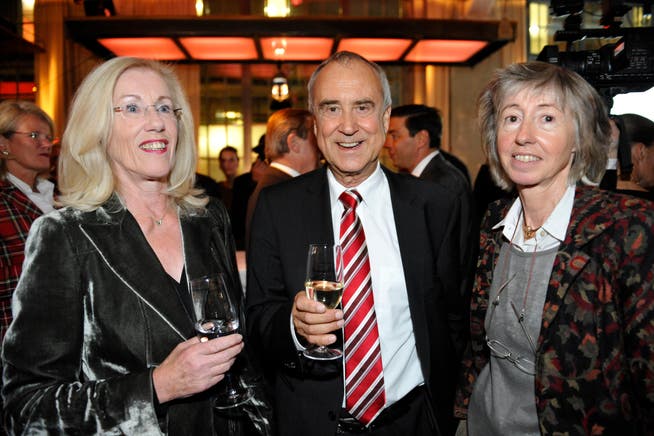 Annette Ringier (r.) an einer Veranstaltung zum 50. Jubiläum des «Blick» in Zürich. Neben ihr stehen Kurt Felix und ihre Schwester Evelyn Lingg-Ringier.
