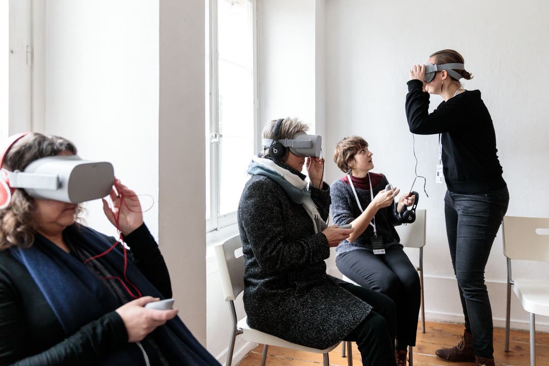 Im Future Lab konnten sich die Besucher eine VR-Brille überstülpen und damit verschiedene Filme betrachten.