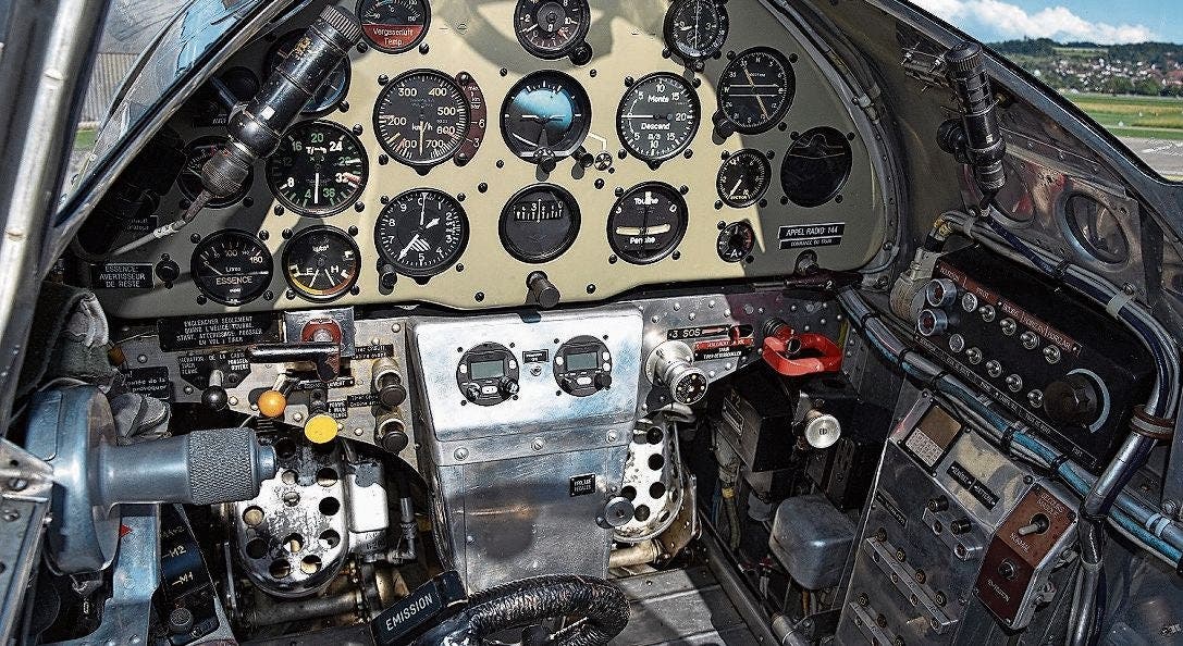 Ein Blick ins Cockpit des Pilatus P-2.