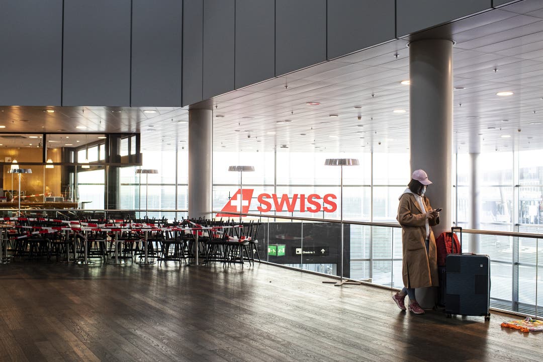 Flughafen Zürich, 17. März: Auch hier sind alle Restaurants sind geschlossen, nachdem der Bund am Montag den Notstand ausgerufen hat.