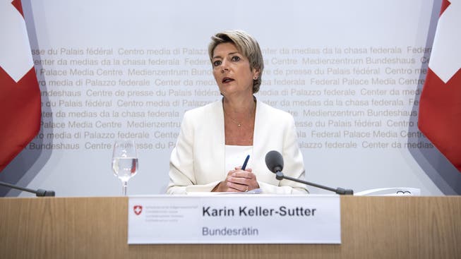Bundesrätin Karin Keller-Sutter an der Medienkonferenz zur Begrenzungsinitiative.