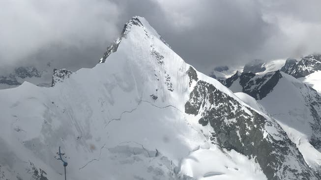 Das Obergabelhorn im Wallis – aus einem Helikopter aufgenommen: Hier ist am Sonntag ein 21-jähriger Deutscher beim Bergsteigen tödlich verunfallt.