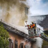Bei einem Haus-Brand in St.Galler rettet sich ein Mann aufs Dach - Verbleib mehrer Bewohner unklar