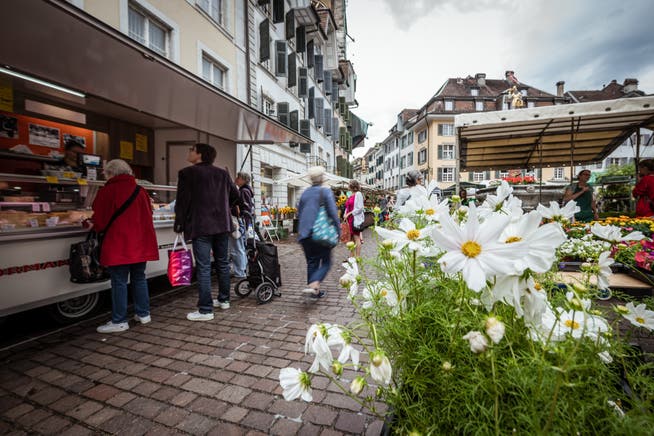 Der Wochenmarkt ist seit Kurzem zurück in der Altstadt und soll es auch bleiben, wenn es nach der IG Märet geht.