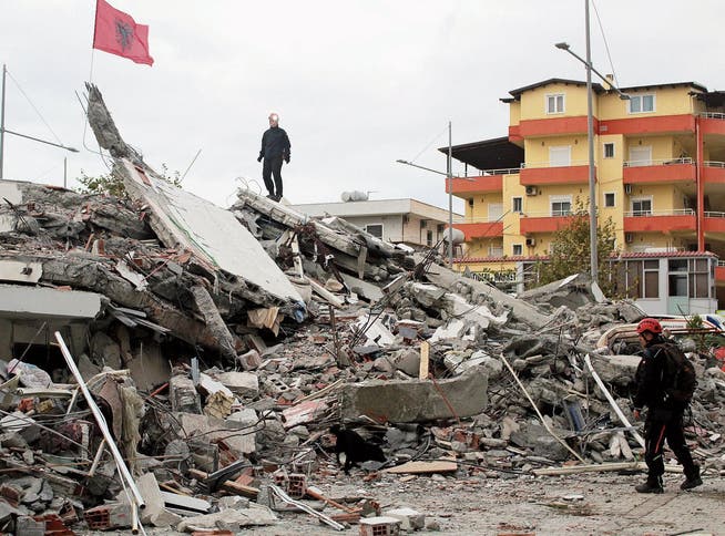 Ein vom Erdbeben zerstörtes Gebäude in der albanischen Hafenstadt Durrës.