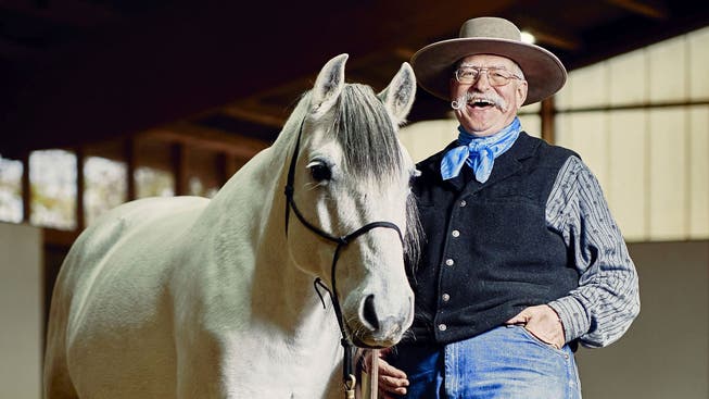 Berni Zambail ist in den USA ausgebildeter Cowboy. Die Arbeit mit Pferden ist seine Berufung.