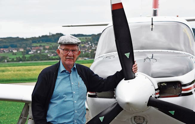 Tony Birrer war 48 Jahre lang Fluglehrer auf einmotorigen Flugzeugen und verbrachte fast vier Jahre in der Luft.