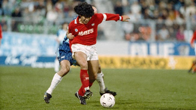 Hoher Besuch: Diego Armando Maradona spielte am 17. Oktober 1989 im Letzigrund mit Napoli gegen Wettingen.