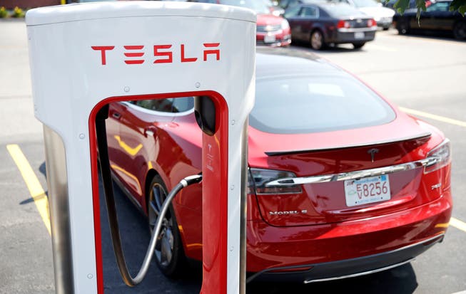 Die Aktien des Automobilherstellers Tesla gehörten 2020 zu den weltweit grössten Gewinnern an der Börse.