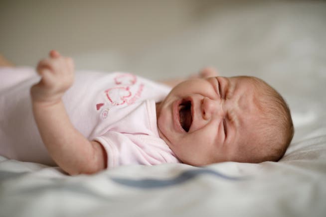 Schreiende Babys bringen Eltern an den Rand der Verzweiflung - und manche schütteln sie dann, statt aus dem Zimmer zu gehen oder sich Hilfe zu holen.