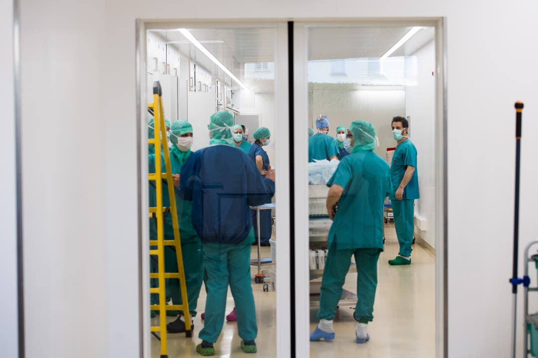 Mediziner befürchten wegen dem Corona-Virus einen «Massenzustrom von Patientinnen und Patienten in die Akutspitäler». (Im Bild: Behandlungsraum des Spitals Moncucco in Lugano – eines von zwei medizinischen Zentren im Kanton Tessin zur Behandlung von Coronavirus Patienten.