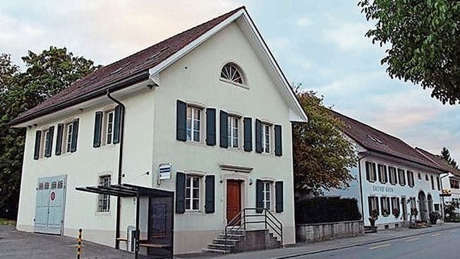 1809 erbaut: Das alte Schulhaus steht zum Verkauf.