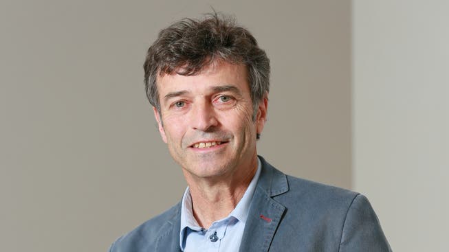 Andreas Ladner ist Professor an der Universität Lausanne. Er leitete unteranderem Forschungsprojekte in der Kommunal- und Parteienforschung.