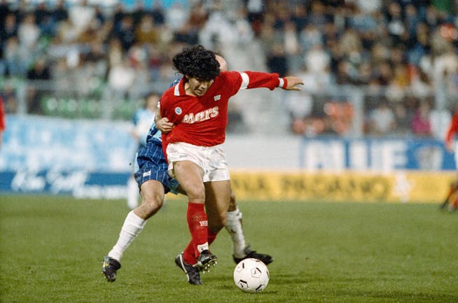 Hoher Besuch: Diego Armando Maradona spielte am 17. Oktober 1989 im Letzigrund mit Napoli gegen Wettingen.
