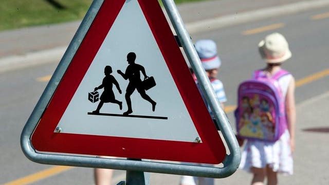 Wegen des langen Schulwegs und der Busfahrt sorgen sich Villmerger Eltern um die Sicherheit ihrer Kinder. (Symbolbild)