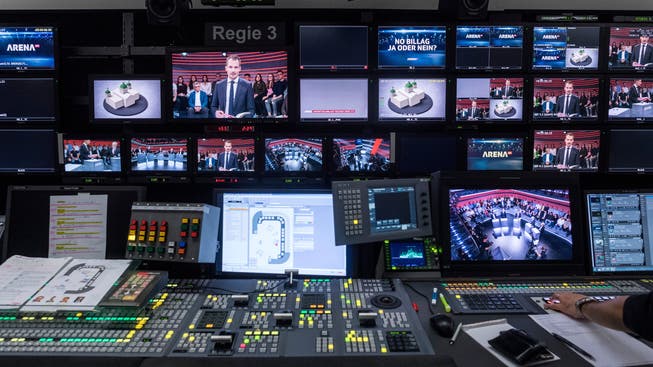 SRF erreicht 2019 im Jahresschnitt 31,5 Prozent Marktanteile. – Blick in einen Regieraum im TV-Studio in Leutschenbach.