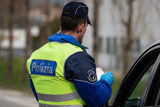 Die Kantonspolizei meldete am Samstag die Verhaftung eines 80-jährigen Priesters. (Symbolbild)