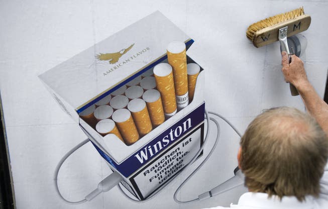 Soll es in Zukunft nicht mehr geben: Werbeplakate für Zigaretten.