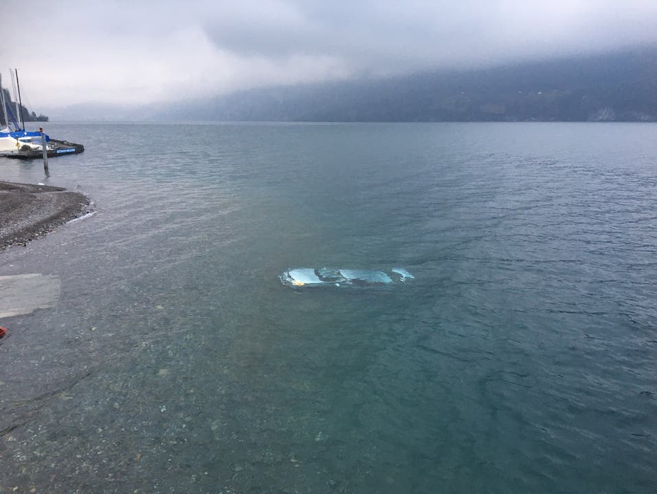 Mühlehorn GL, 3. Januar: Das Einwassern seines Boots ist einem 68-jährigen Mann gründlich misslungen. Am Ende rutschte das Fahrzeug mit Anhänger in den Walensee. Der Mann blieb unverletzt.
