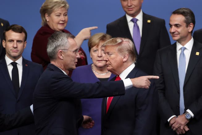 Die Gefahr kommt nicht nur von links und rechts, sondern manchmal auch von oben. Das weiss auch Nato-Generalsekretär Jens Stoltenberg (links).