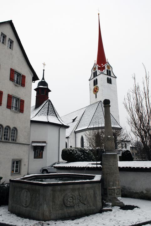 Die katholische Stadtkirche St. Nikolaus liegt in der Unterstadt.