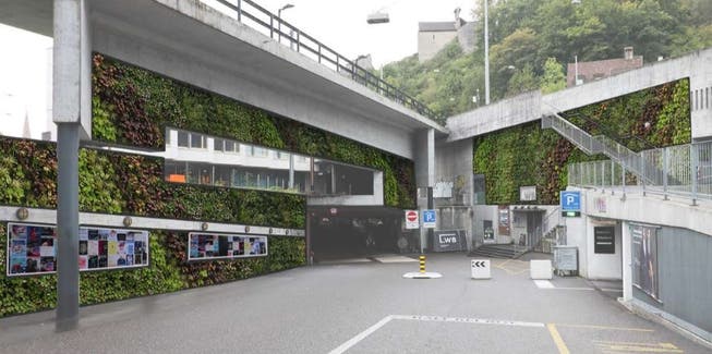 Vor dem Eingang zur «Blinddarm»-Unterführung plant die Stadt «vertikale Begrünungen» vor. Die Grünen fordern mehr solche Projekte. (Visualisierung)