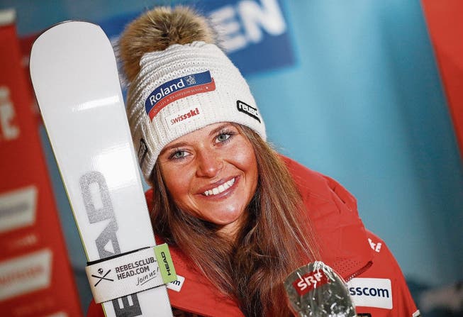 Corinne Suter vertraut auf den bewährten Servicemann von Swiss Ski, obwohl sie von ihrer Skimarke Head als VIP-Athletin betreut würde.