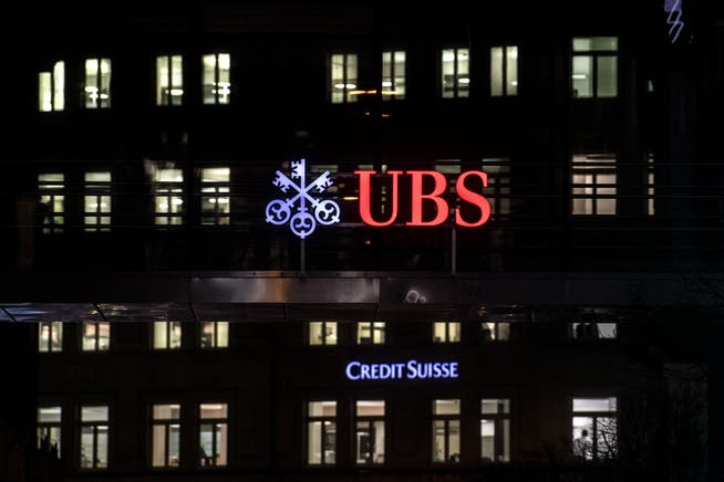 Die Grossbank UBS hat im ersten Quartal deutlich mehr Gewinn geschrieben. Konkurrentin CS legt die Zahlen am Donnerstag offen.