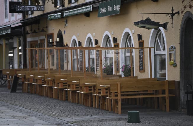 Leere Tische in Berchtesgaden in Bayern. Die Region ist wieder in einem Lockdown.