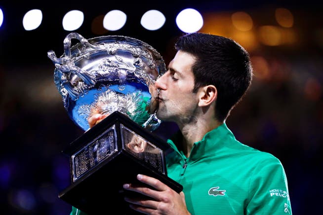 Novak Djokovic feiert seinen achten Sieg bei den Australian Open.