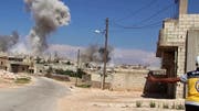Luftschläge in der Nähe von Idlib: Ein ziviler Helfer im Dorf Hobeit. (Bild: KEYSTONE/AP Syrian Civil Defense White Helmets)