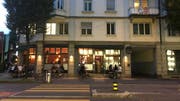 Die Leute können seit Mittwochabend wieder in der Oops-Bar sitzen. (Bild: Evelyne Fischer, 28. August 2019)