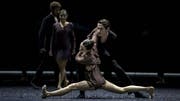 Anna Khamzina und Alexander Jones in Christian Spucks "Messa da Requiem". (Bild: Gregory Batardon)