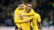Sollen mit YB gegen die Glasgow Rangers punkten: Guillaume Hoarau (r.) und Christian Fassnacht treffen in der Europa League auf den Gast aus Schottland. (Bild: Keystone)