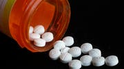 Vier Pharmakonzerne schliessen Vergleich vor Opioid-Prozess in den USA. (Archiv) (Bild: KEYSTONE/AP/MARK LENNIHAN)