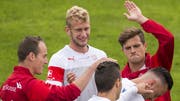 Seltener Auftritt in der Schweizer Nati: Fabian Lustenberger und Valentin Stocker (Bild: Keystone)