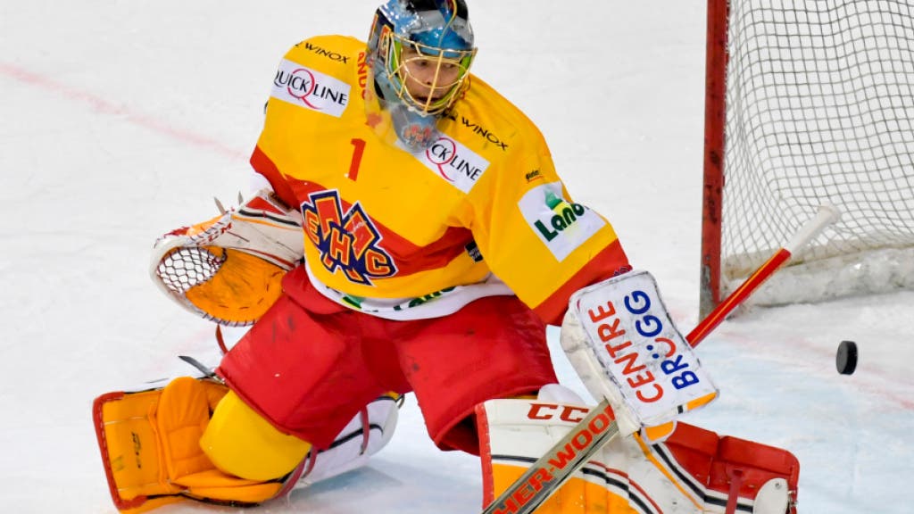 Eishockey-Schwalbe - Hier blamiert sich Biel-Goalie Jonas ...